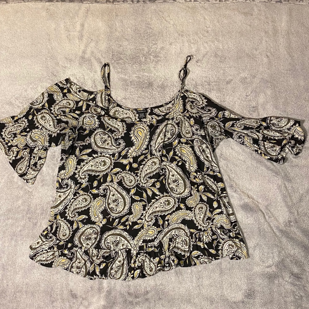 COPY - 3/30💚💚Paisley Cold-shoulder Blouse